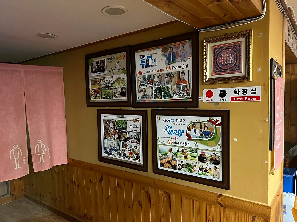 Table seating inside Bapkkot Hana Pieotne
