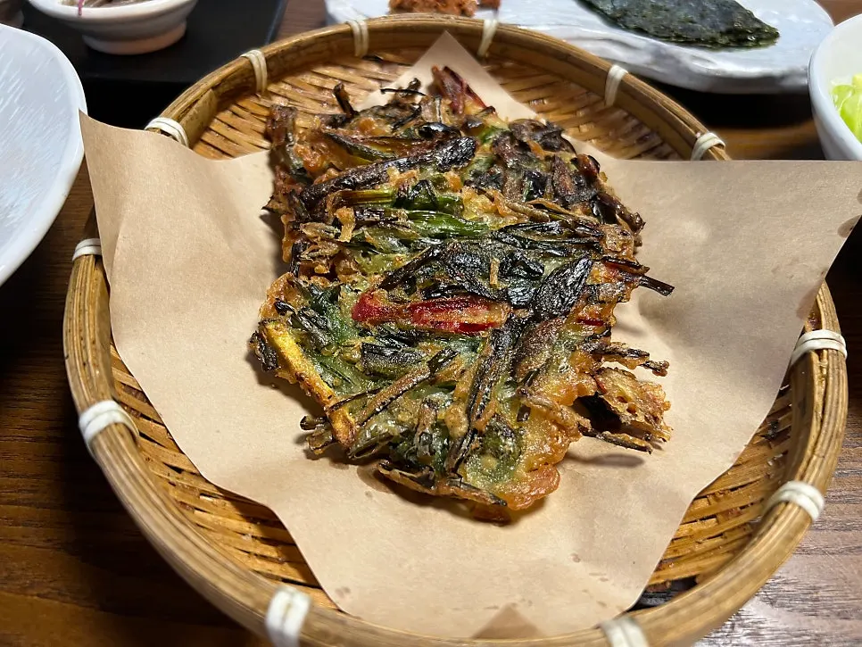 Basic spread served with the minari tteokgalbi set