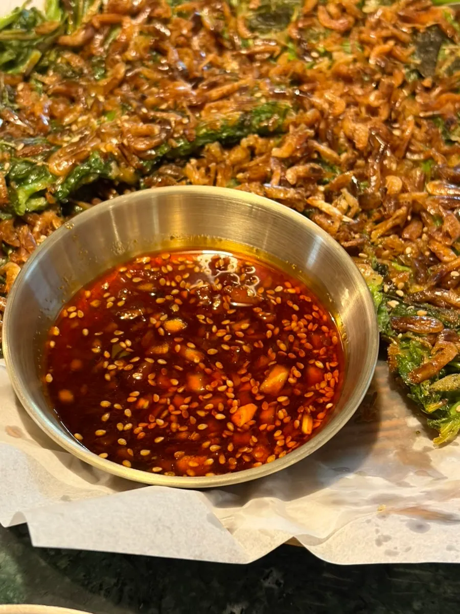 오리고기와 함께 먹는 미나리전
