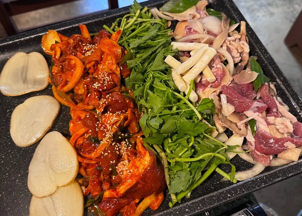 Gongjung half-and-half set with seasoned bulgalbi and roasted duck