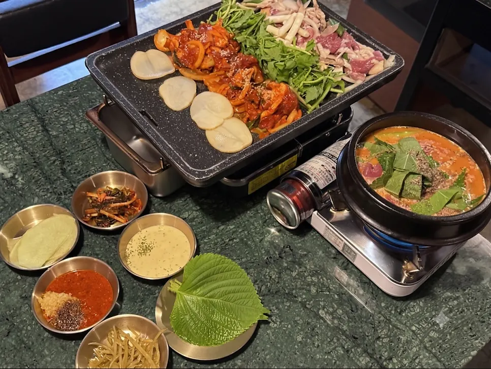 Kimchi pancake at Gongjung Dodeok, crispy all the way to the center
