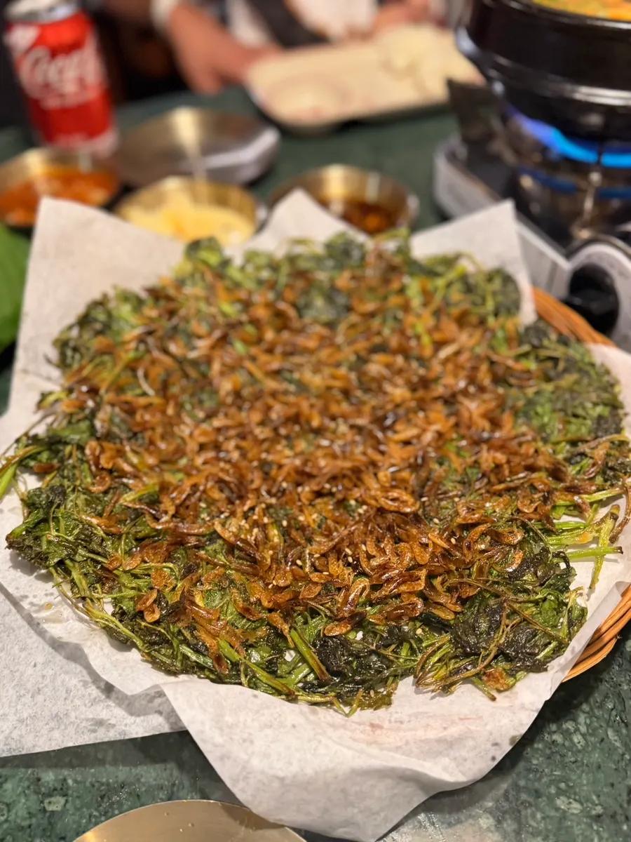Side dish of barley shrimp minari pancake