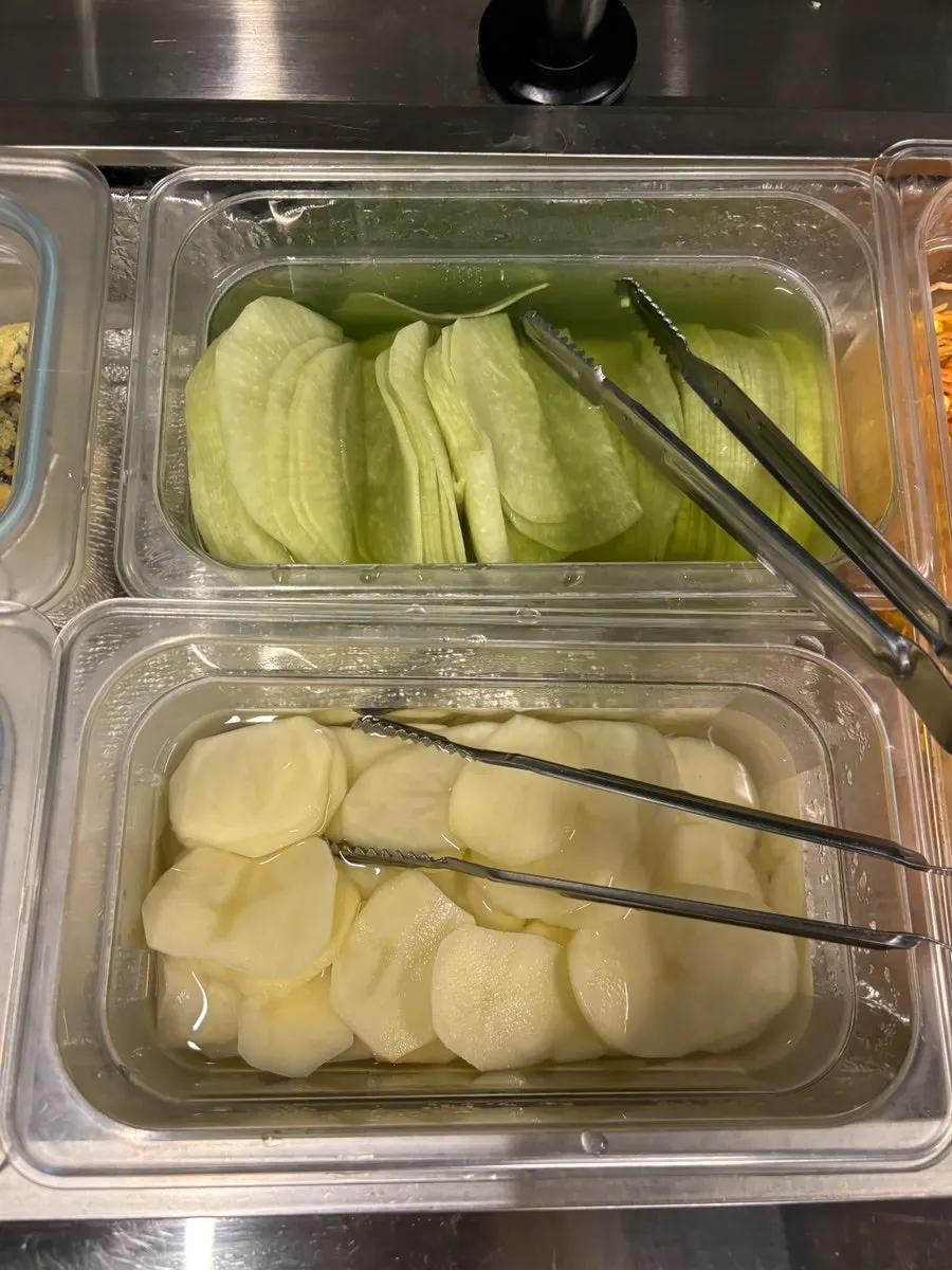 Unlimited wrap vegetables including lettuce and perilla leaves
