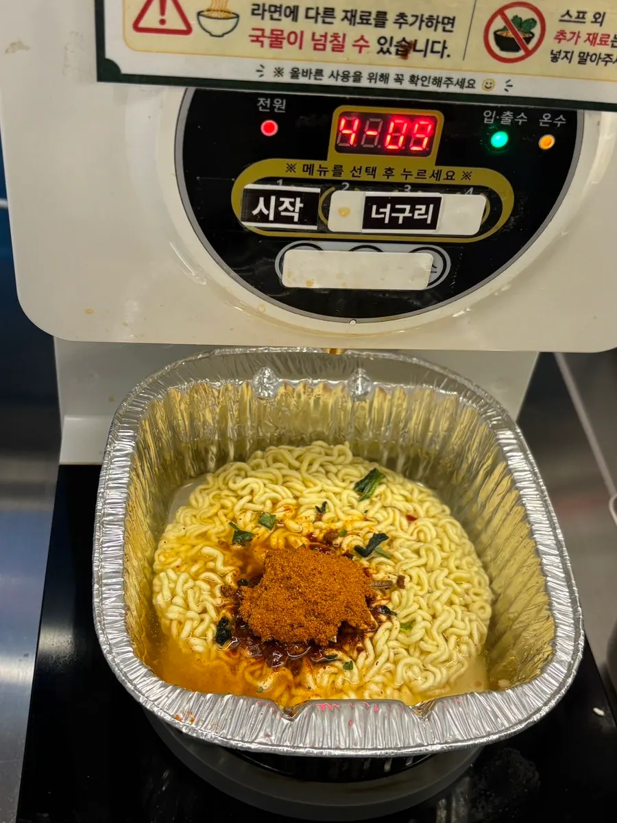 Ramyeon display corner for the Hangang ramyeon buffet