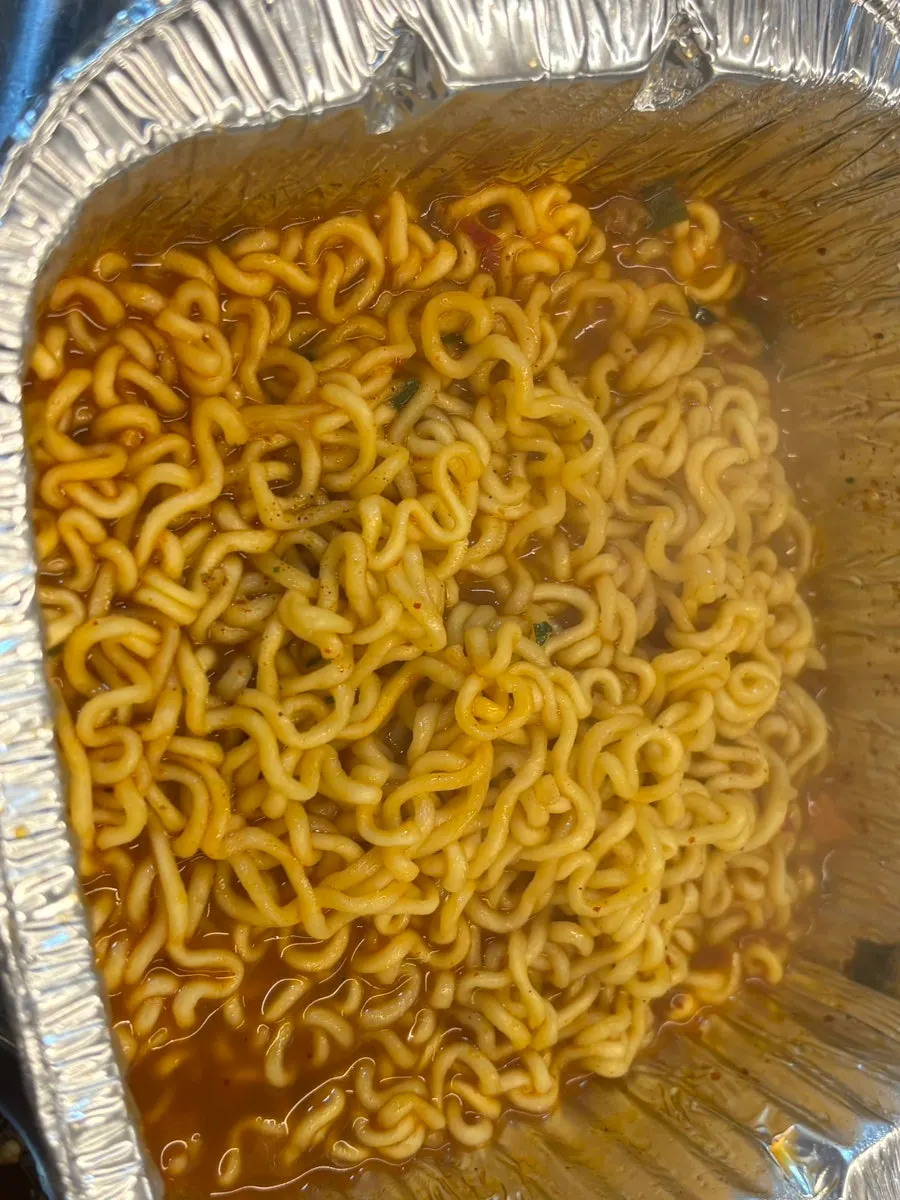 The Boggeul Boggeul Taeng machine used to cook ramyeon