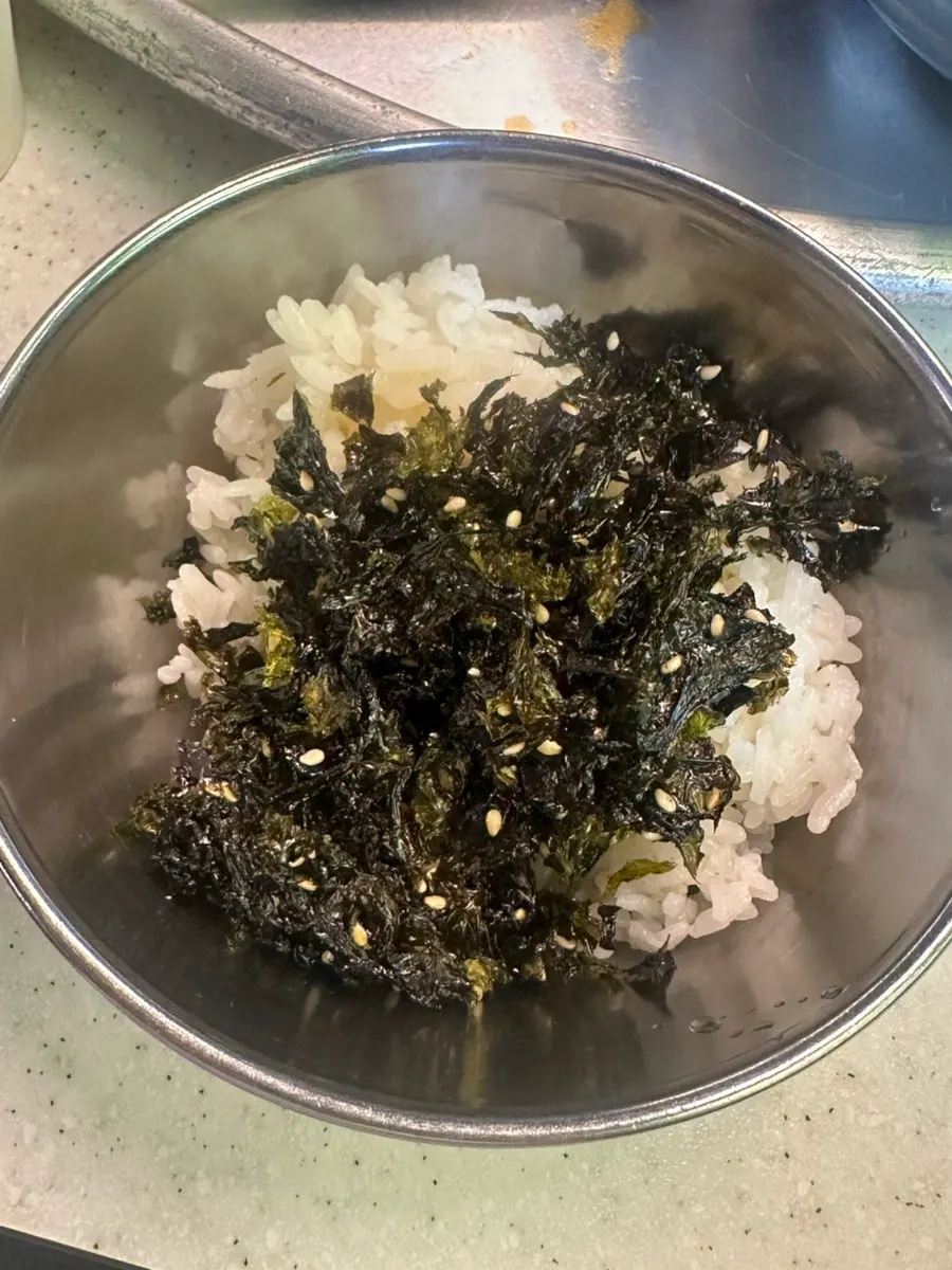 Neoguri ramyeon boiled at the self-serve bar