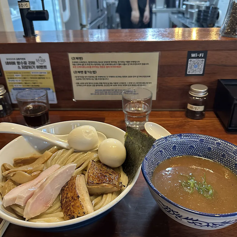 Tsukemen noodles chosen in 150 g and 200 g portions
