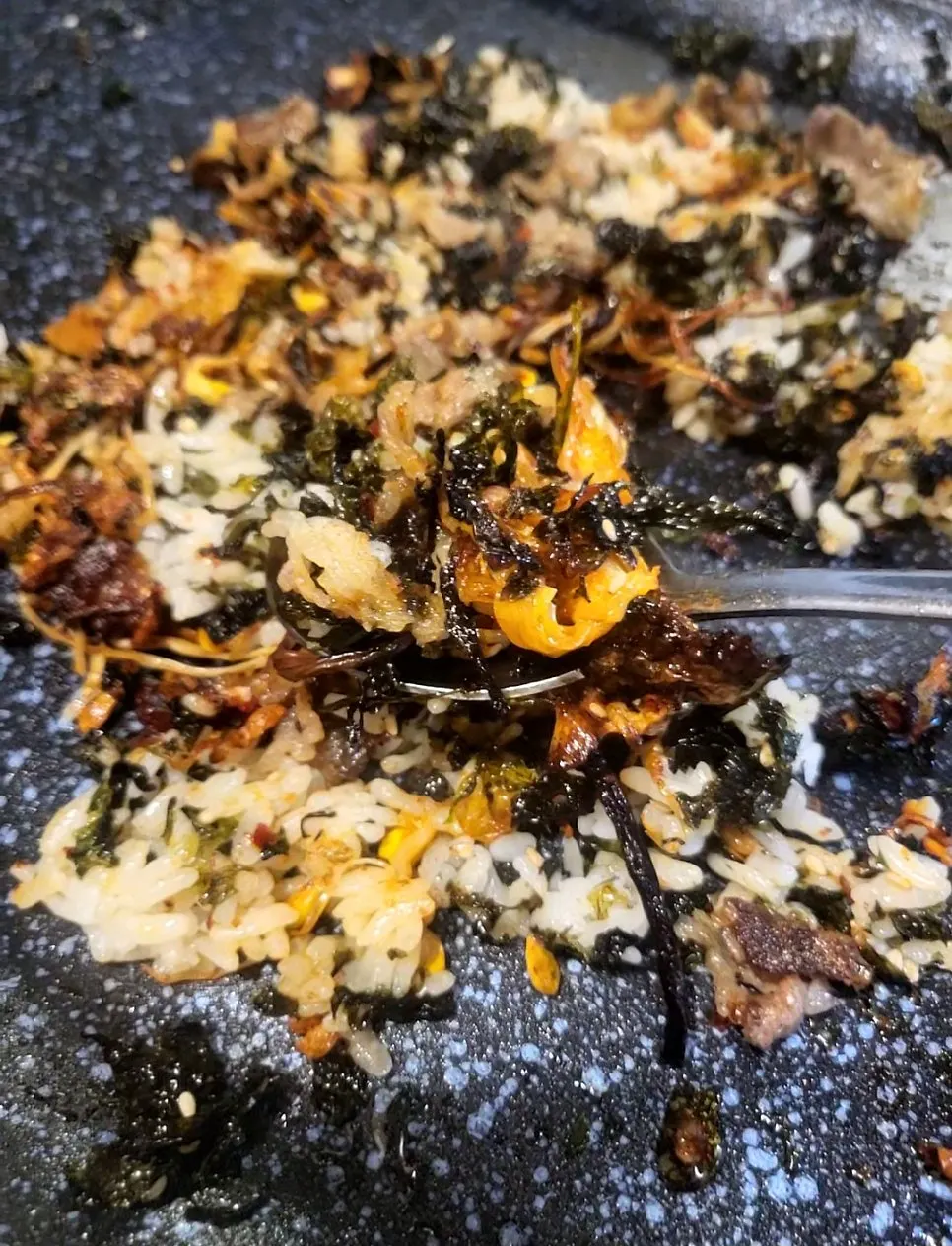 Fried rice with crushed seaweed and sesame oil