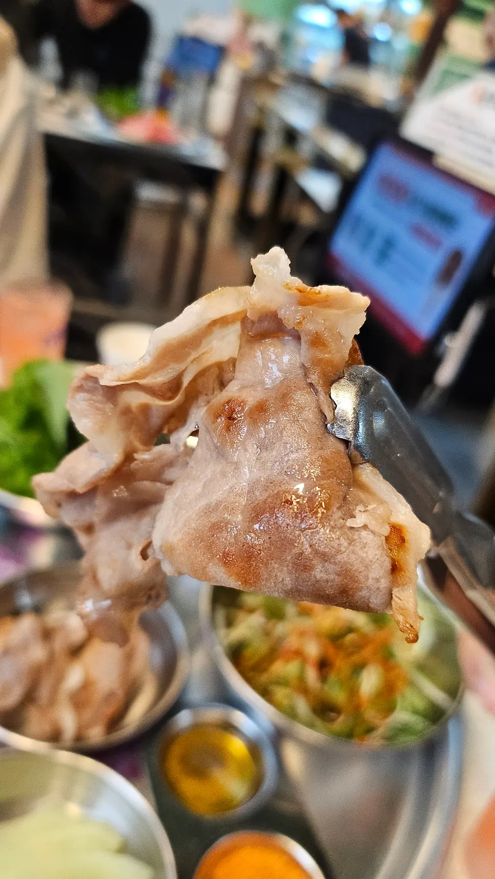 쟁반에 한가득 담아온 대패고기
