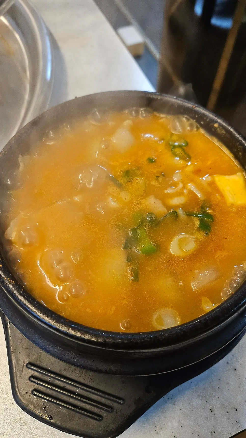 깻잎과 쌈무에 올린 대패고기 쌈