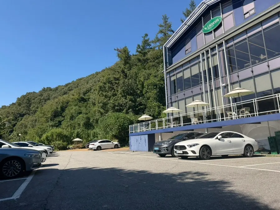 Spacious parking lot fitting 100 cars
