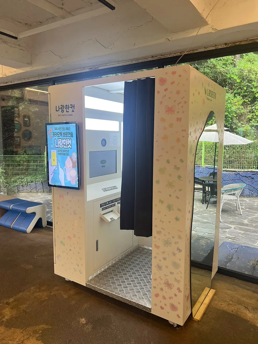 Narang Hancut photo booth installed inside the café