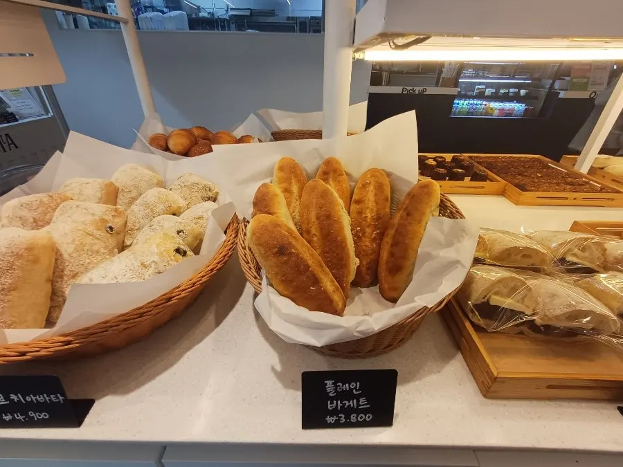 Display of rolled long sausage bread and sweet pumpkin campagne