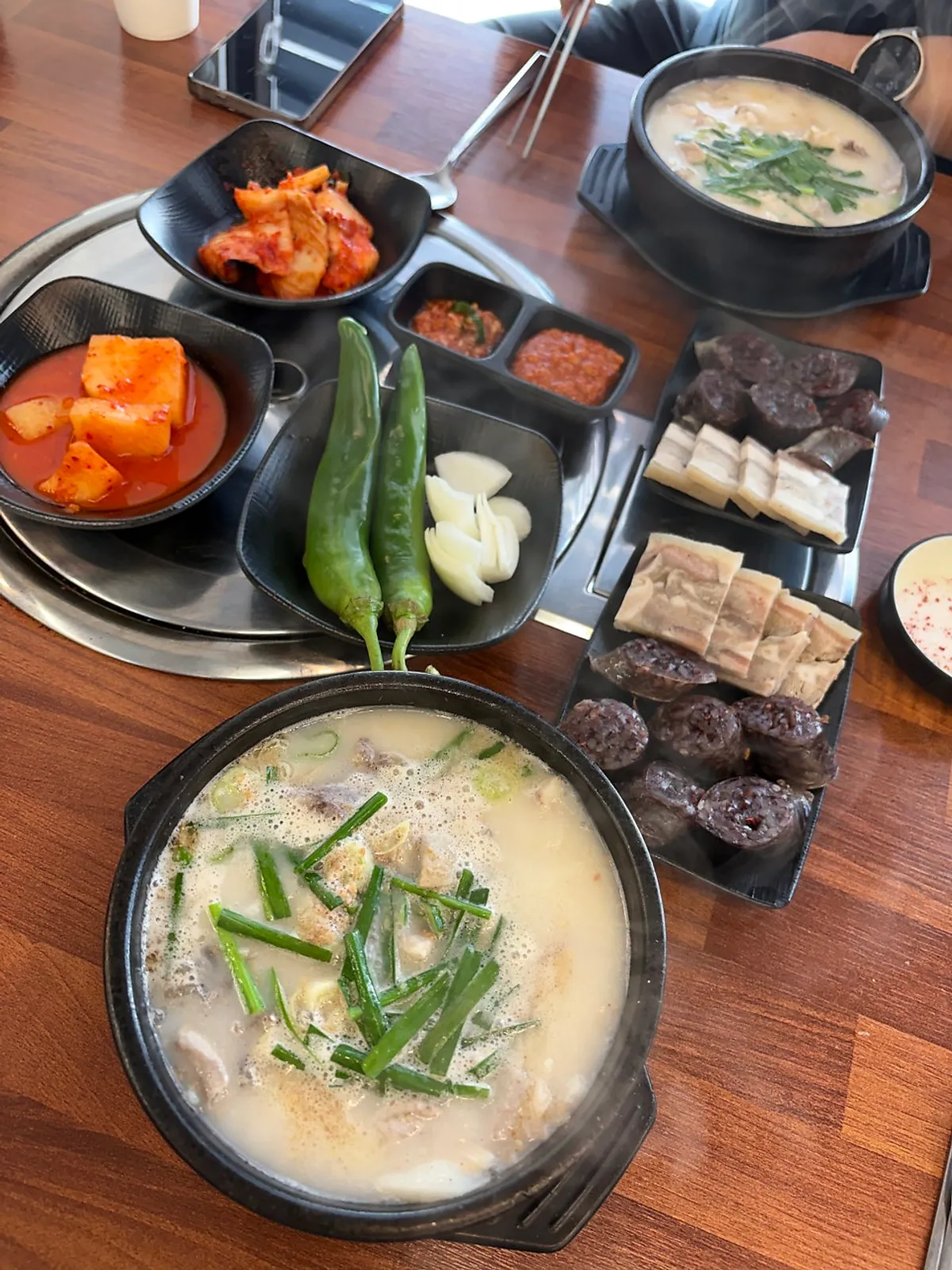 Basic sundaeguk served in an earthenware pot