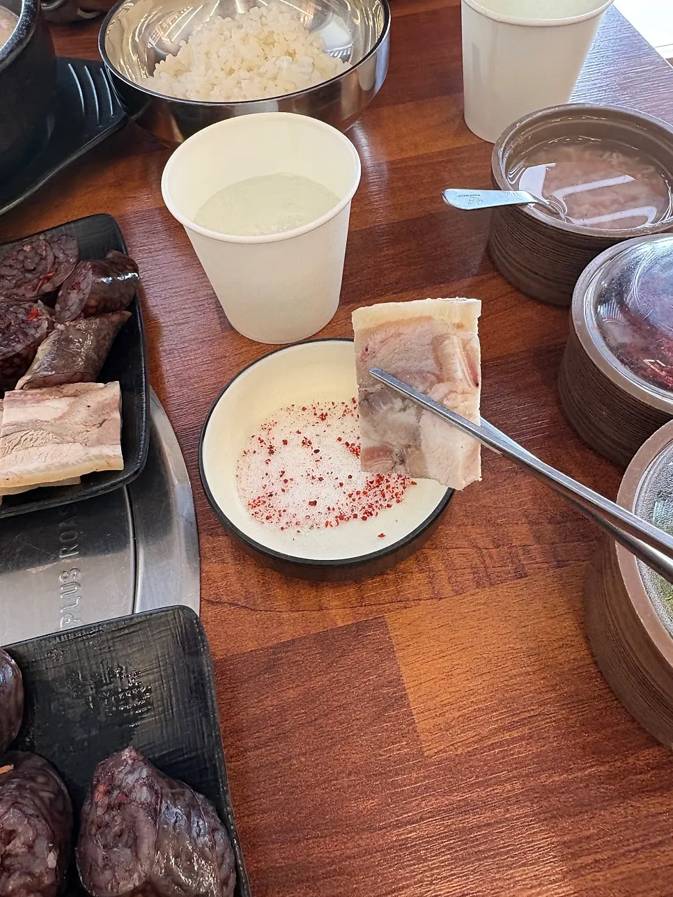 Sundaeguk broth turned red after stirring in chili paste