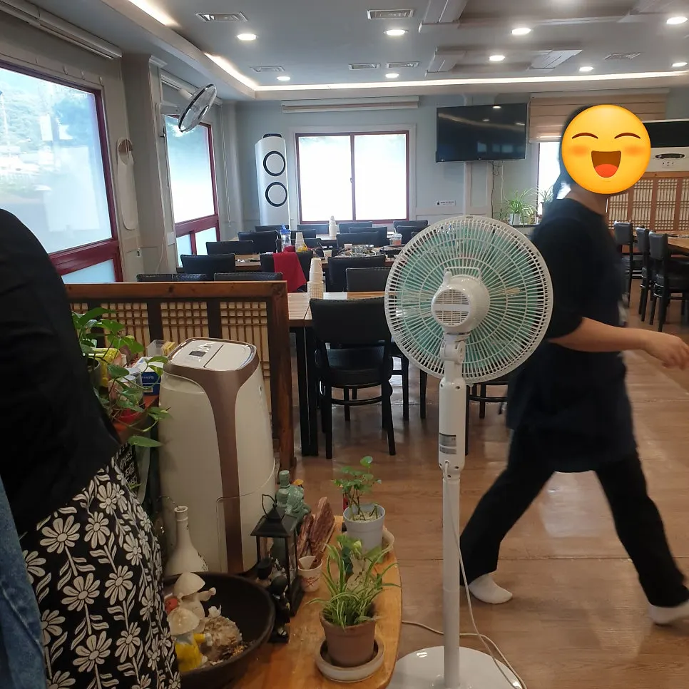 입식 테이블로 바뀐 곤지암 소담 홀