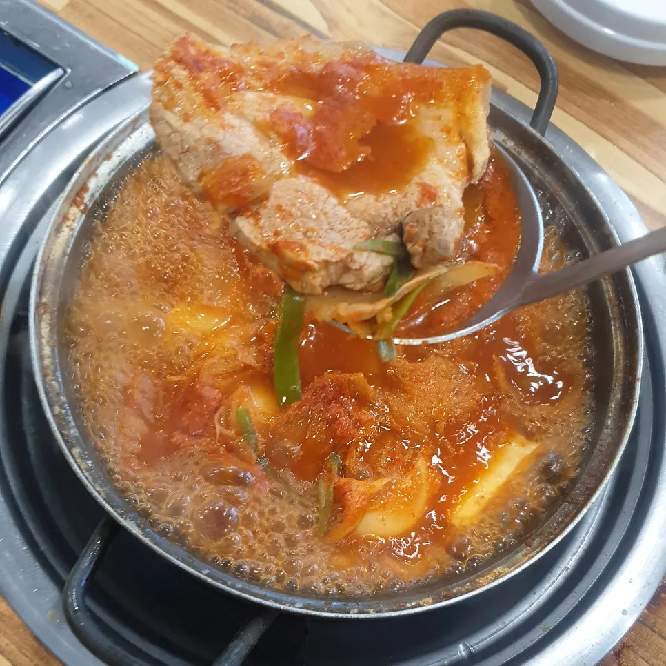 1인분인데도 양 많은 김치찌개