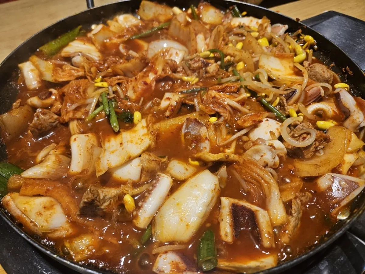 Signature squid-and-pork duruchigi at Oneuldo Utja Chowol