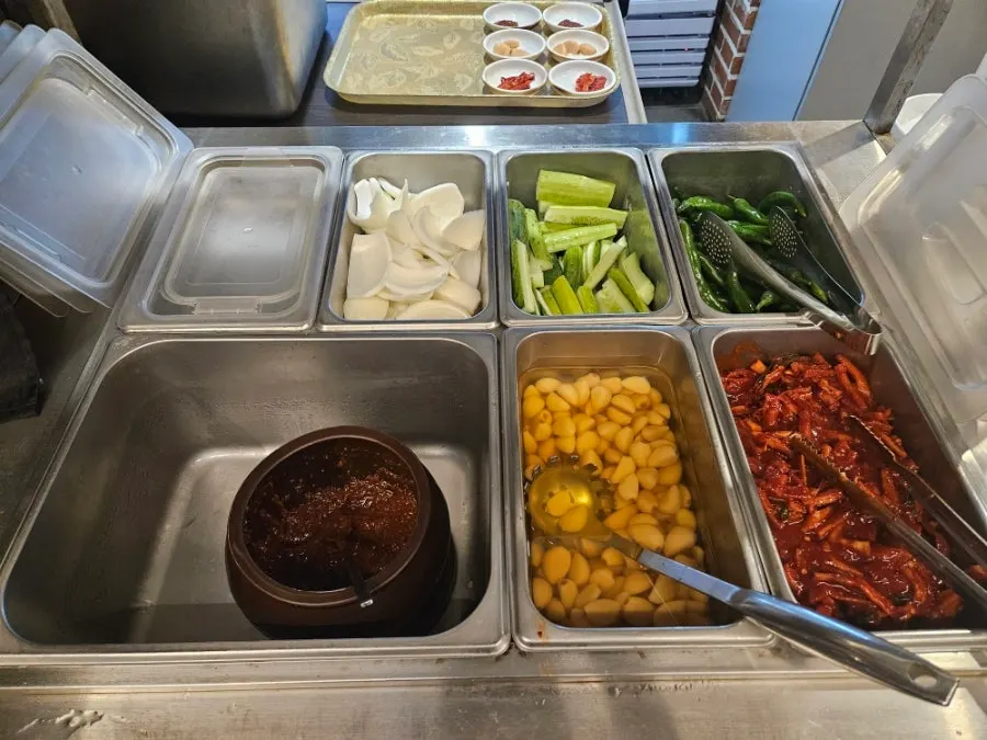 Squid-and-pork duruchigi with side dishes