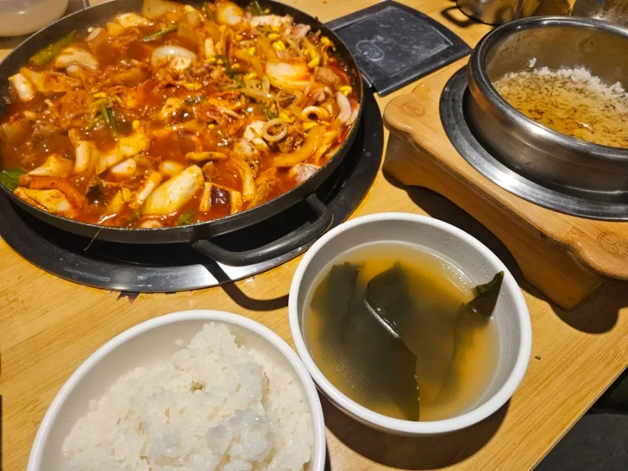 Freshly cooked Suhyangmi sotbap