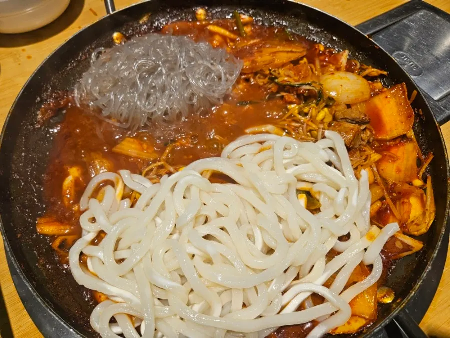 Glass noodles and udon noodles to add to the duruchigi