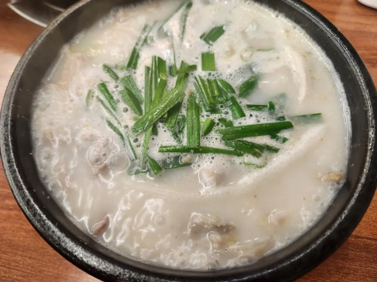 보글보글 끓으며 나온 순대국 기본