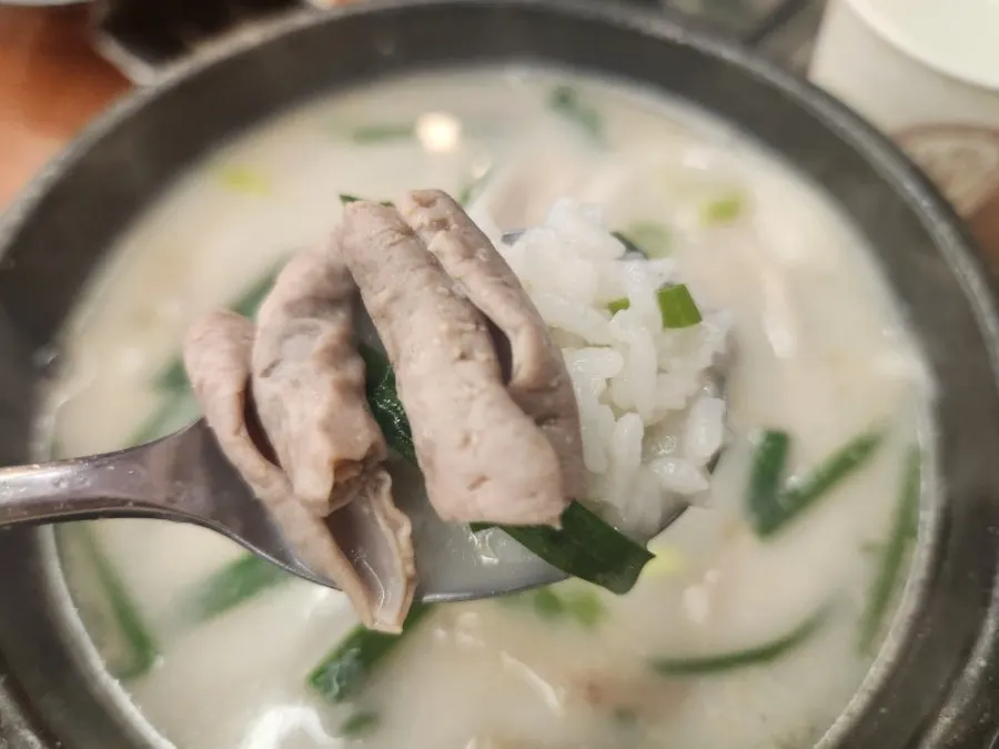 순대국 속 순대와 고기 건더기