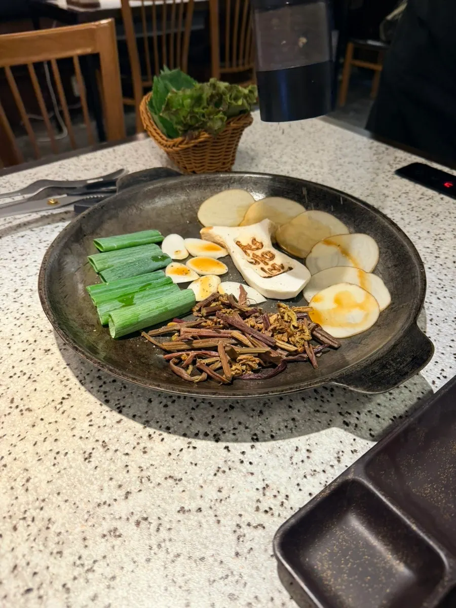주문한 소주와 테이블 세팅