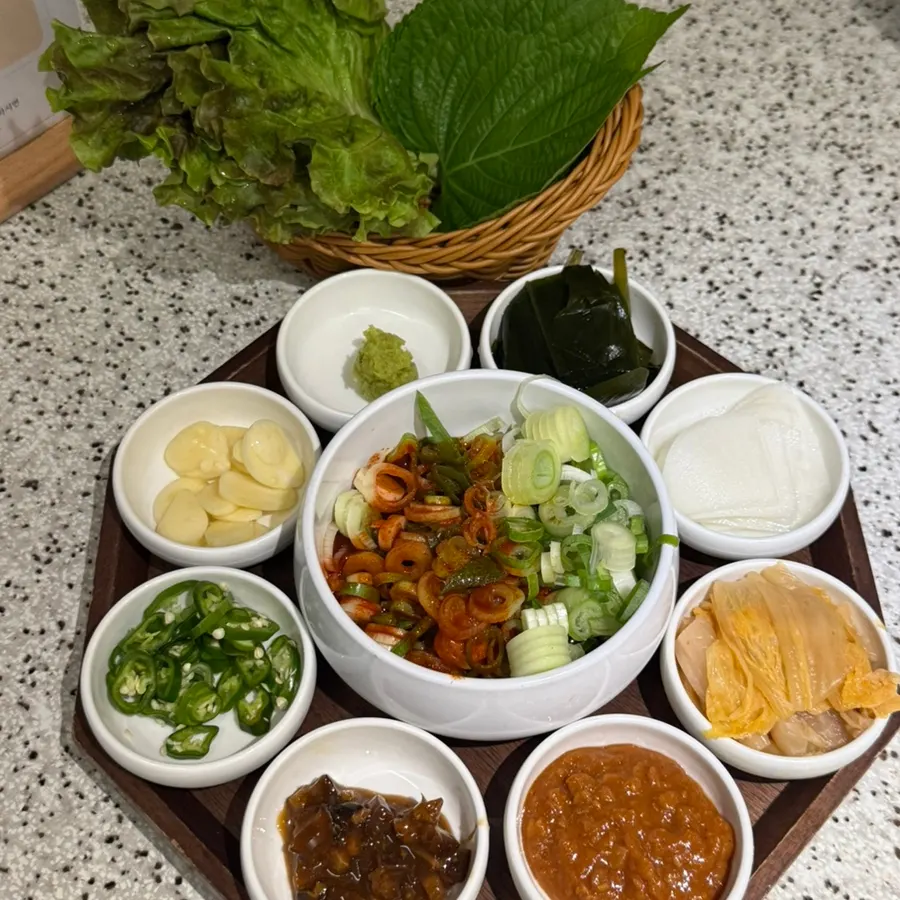 Scallions sliced into rounds for pajeori