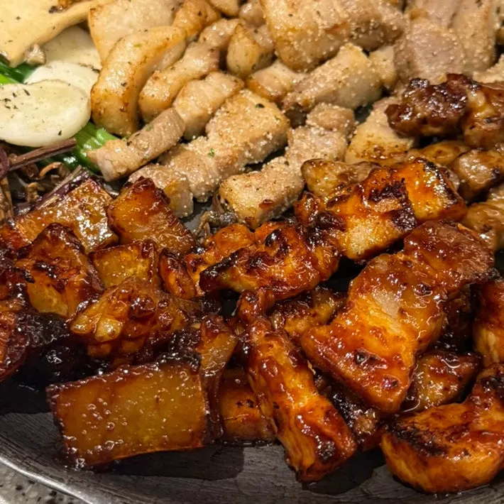 Honeycomb pork skin on the big platter