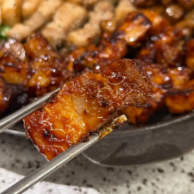A chewy piece of honeycomb pork skin
