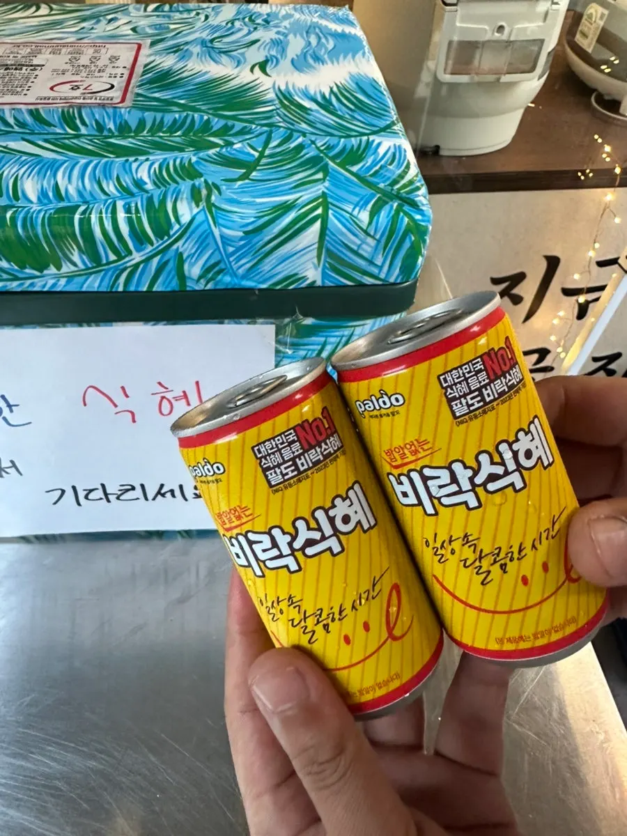 A cup of sikhye poured after getting the waiting number