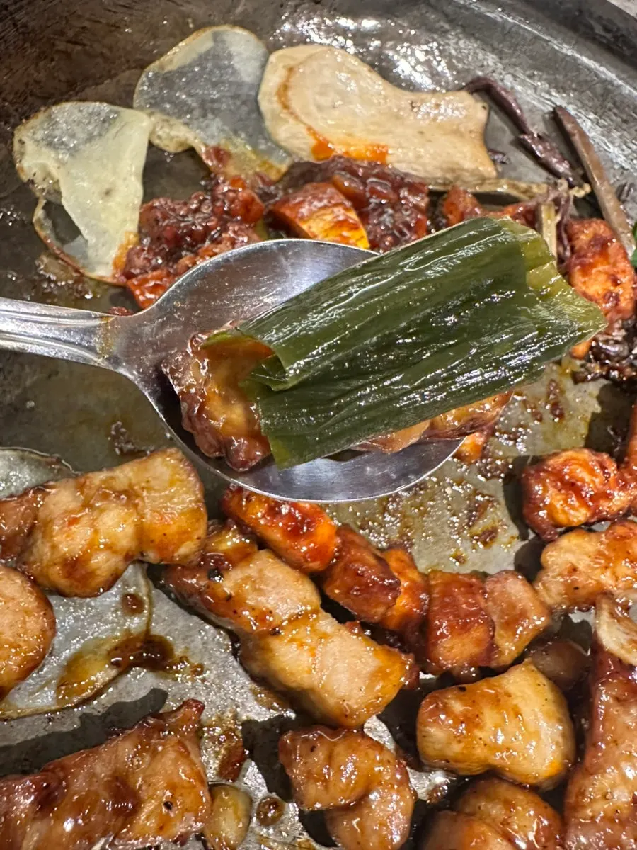 Honeycomb tripe served with soybean powder and curry powder