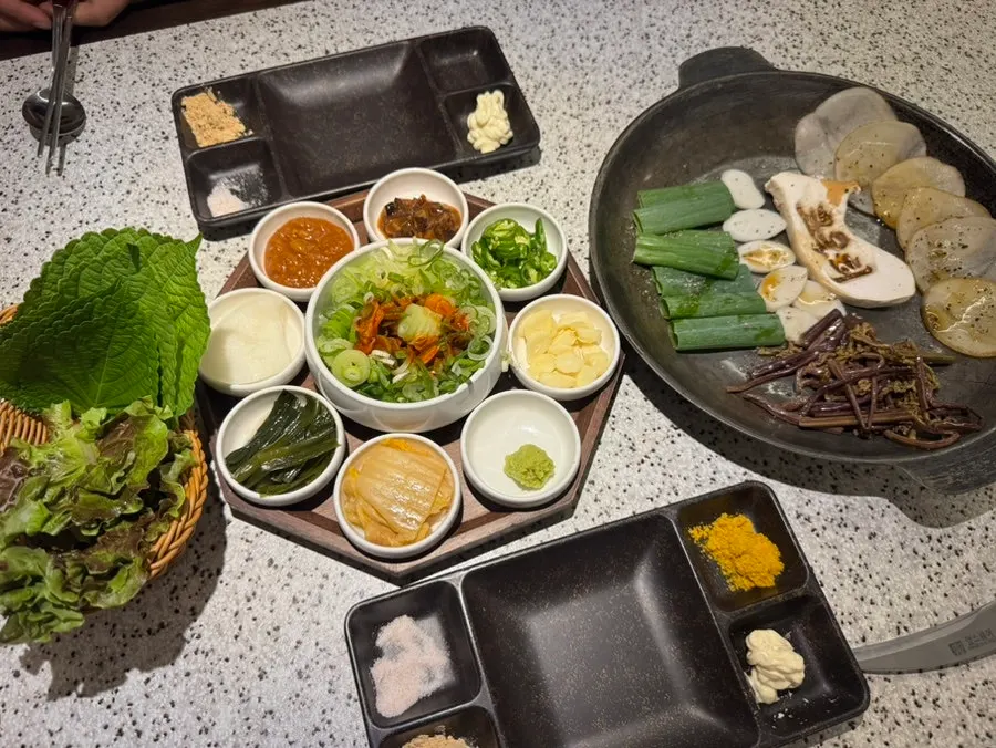 Side dishes and grilled vegetables served before the meat