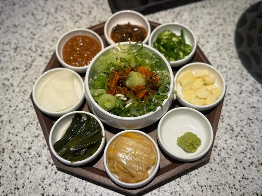 Green onion salad, aged kimchi, wild garlic leaves and other side dishes