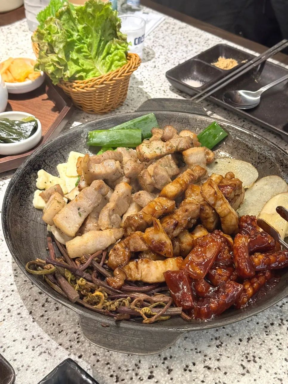 Grilled pork belly kept warm on the hot plate