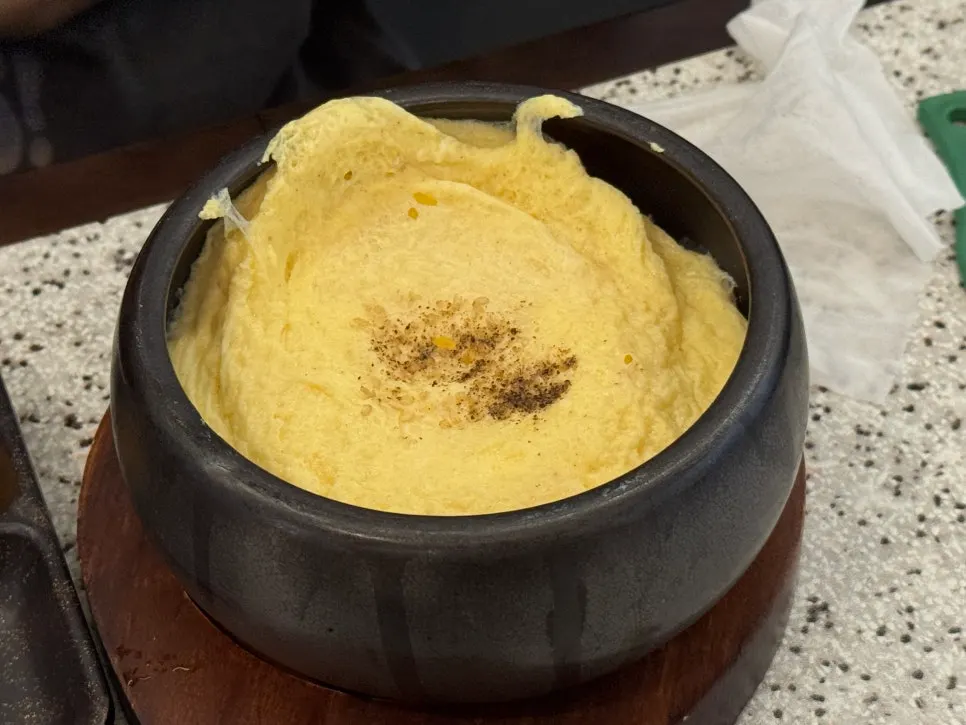 Go Ok-hui's baby rice topped with curry and cheese