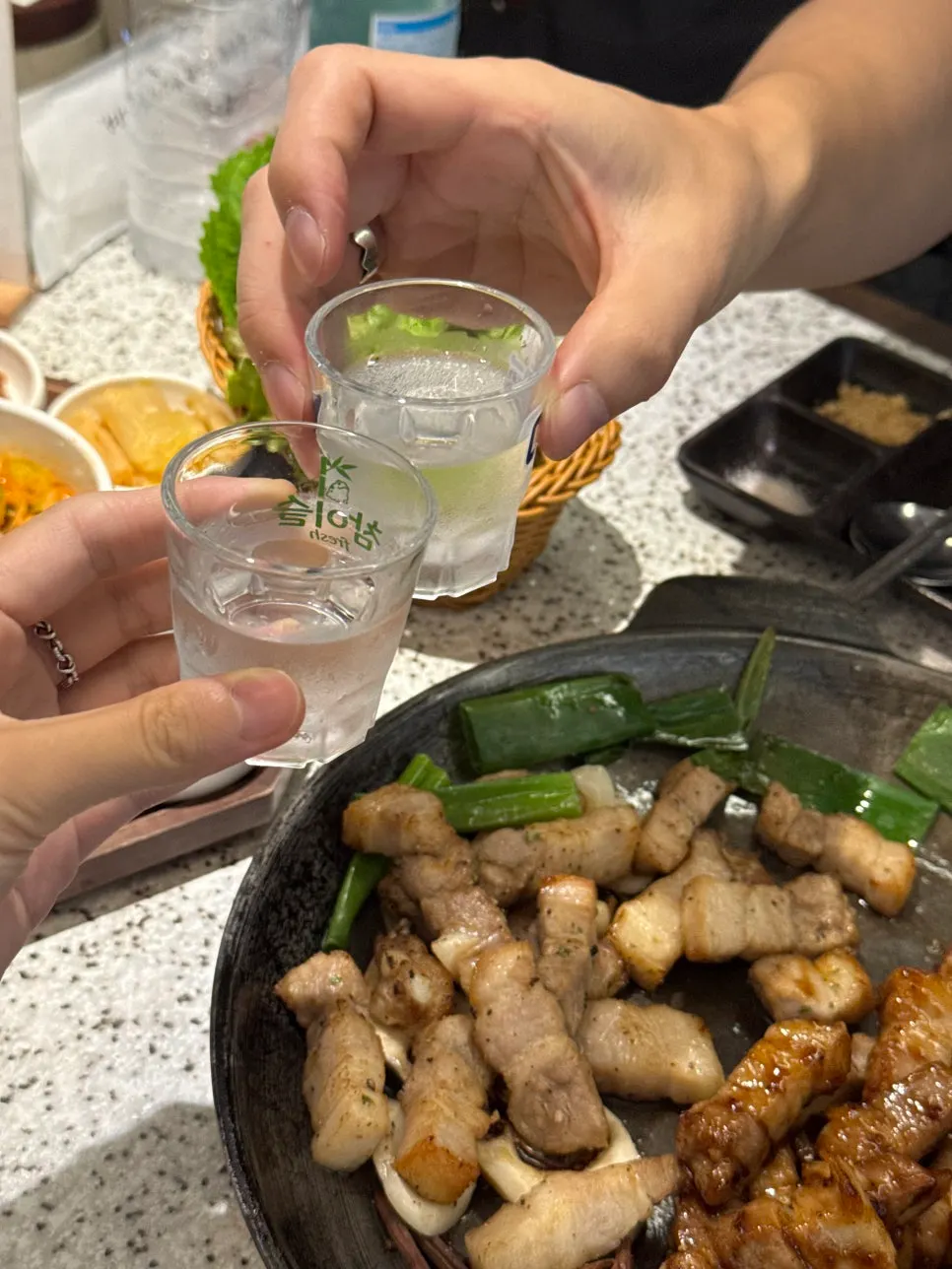 Grilled pork skin included in the medium tray set