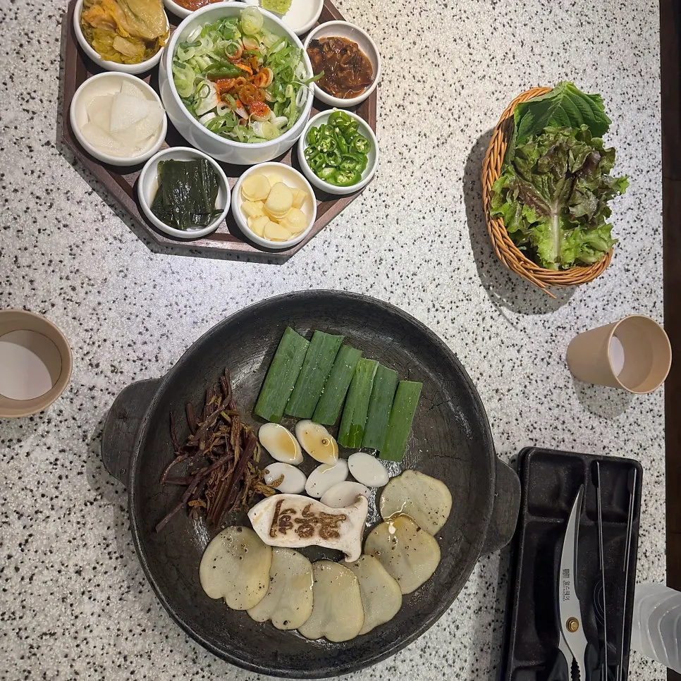 Không gian bên trong Go Ok-hui Hwamyeong Main Branch vào tối chủ nhật