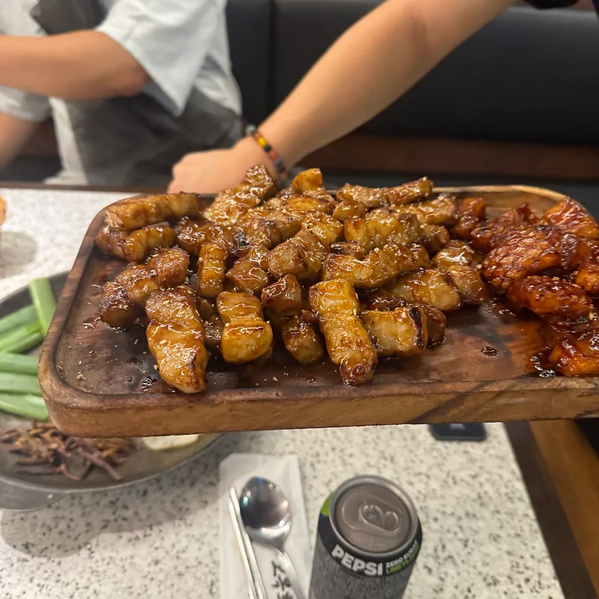 Thịt được nướng sẵn vừa ăn tại Go Ok-hui Hwamyeong Main Branch