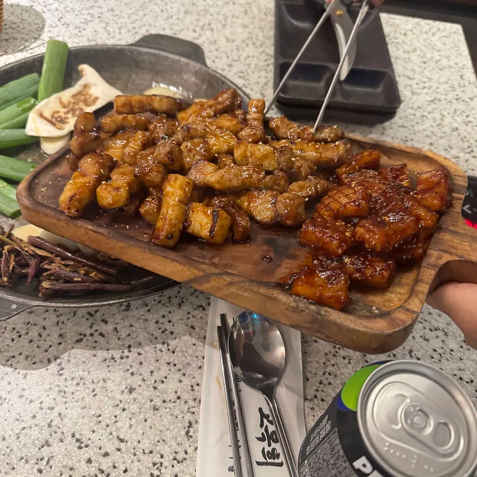 Mâm thịt không cần tự nướng tại Go Ok-hui Hwamyeong Main Branch