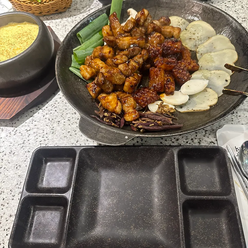 Không gian dùng bữa yên tĩnh tại Go Ok-hui Hwamyeong Main Branch