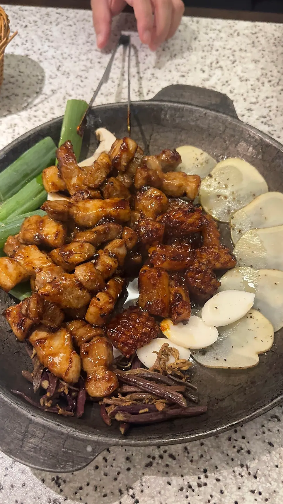 Mâm thịt phù hợp cho bữa ăn gia đình tại Go Ok-hui Hwamyeong Main Branch