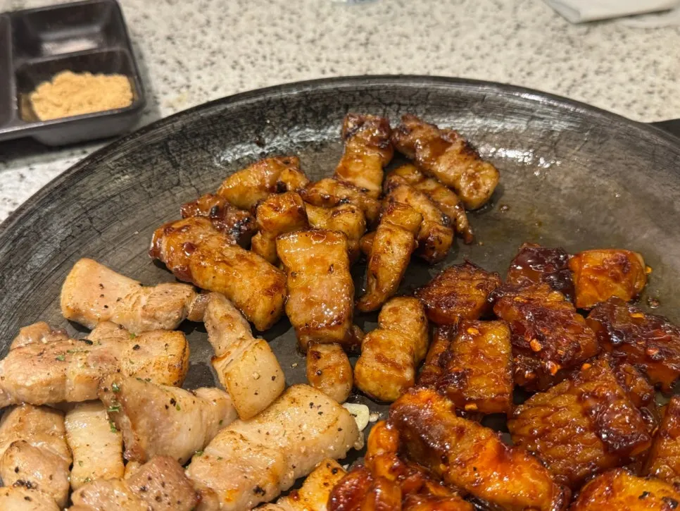 구워져 나온 갈비양념 고기
