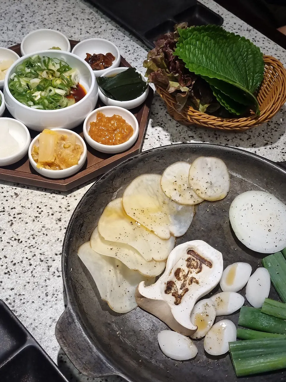 고기 찍어 먹는 가루 삼종 접시