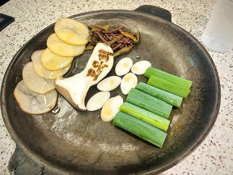 Guide to marinated pork belly options at Go Ok-hui