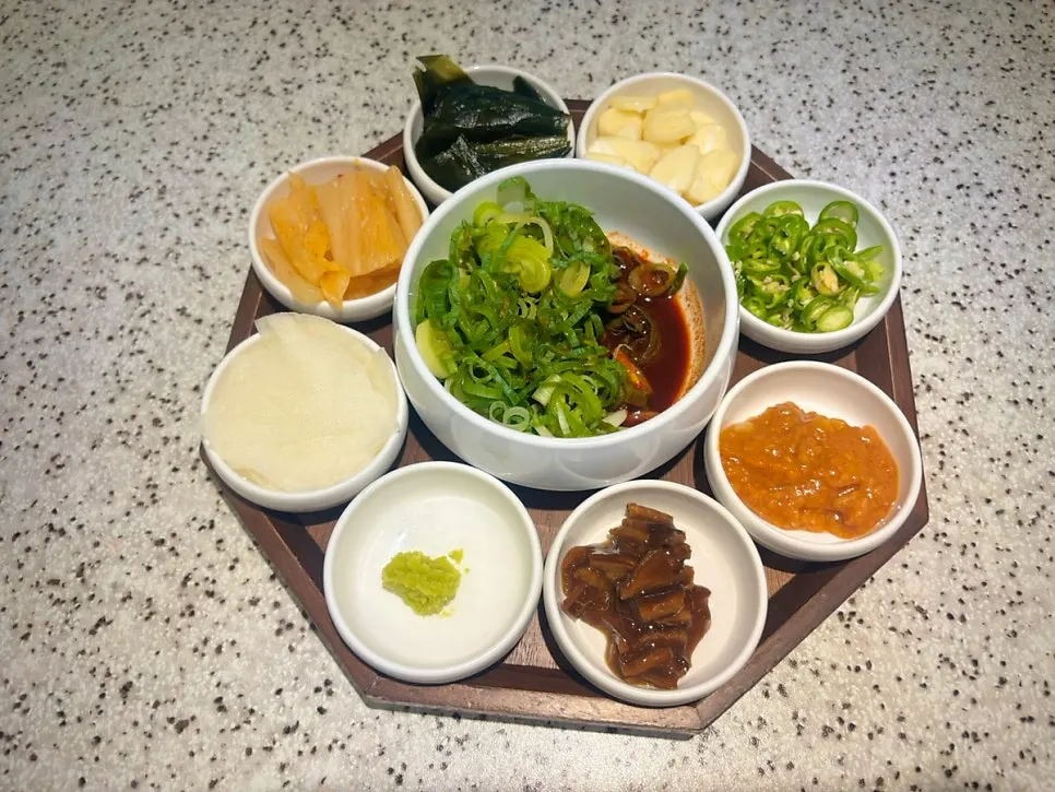Table and seating layout at Go Ok-hui Hwamyeong Main Branch