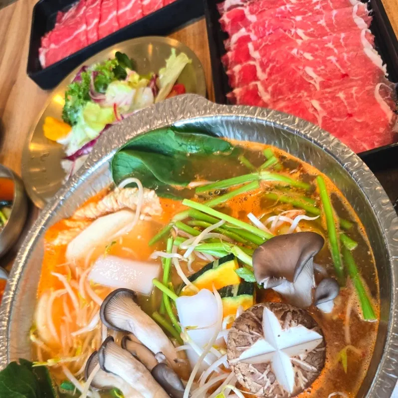 韓牛骨湯辣涮涮鍋鍋物