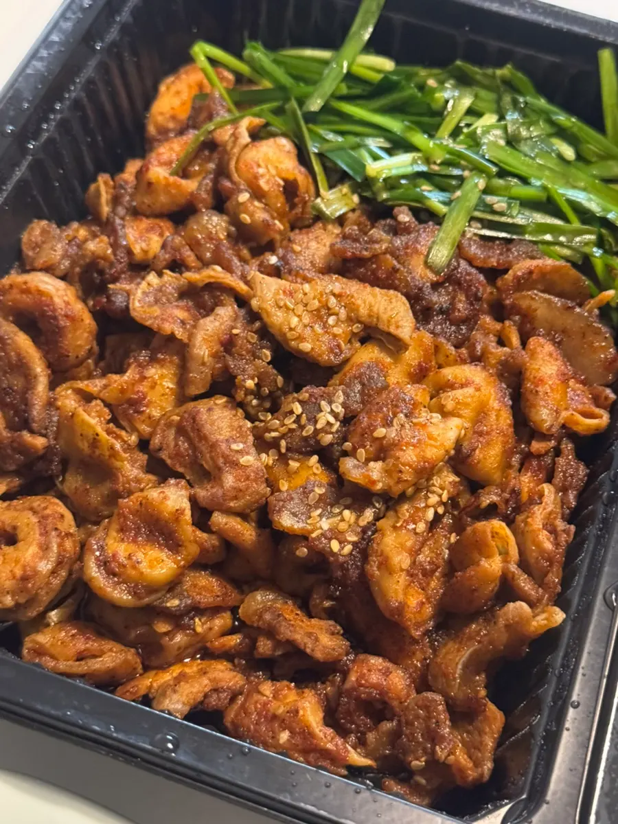 Charcoal-grilled mixed platter for two with gopchang, makchang, and odolppyeo