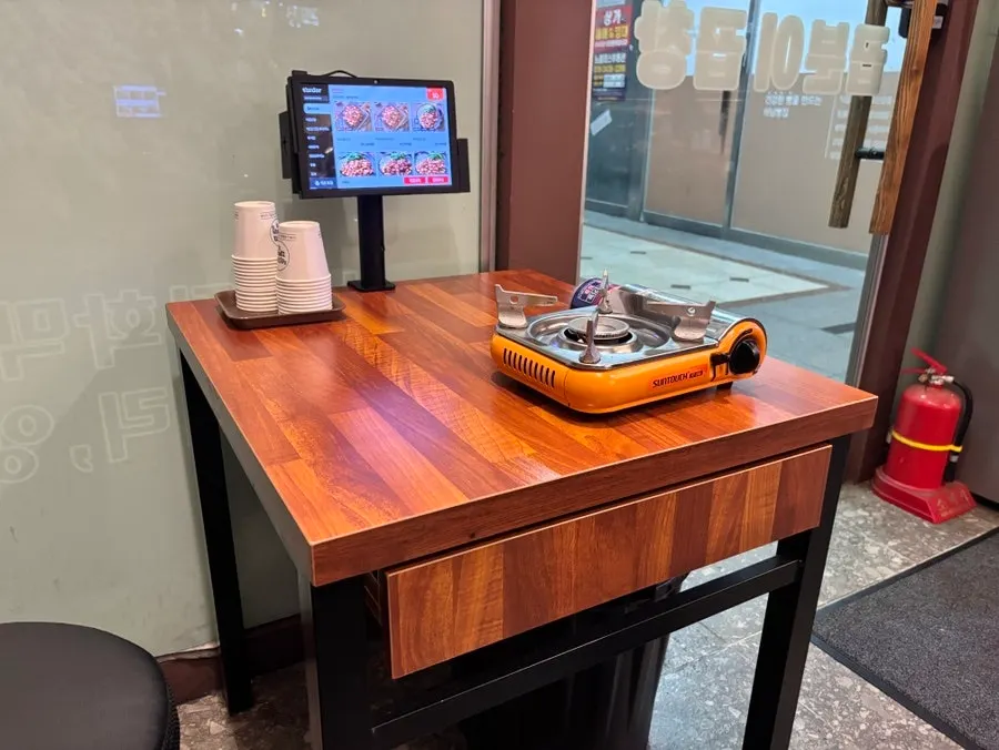 Interior tables at Gobuni Gopchang Hanam Misa Station branch